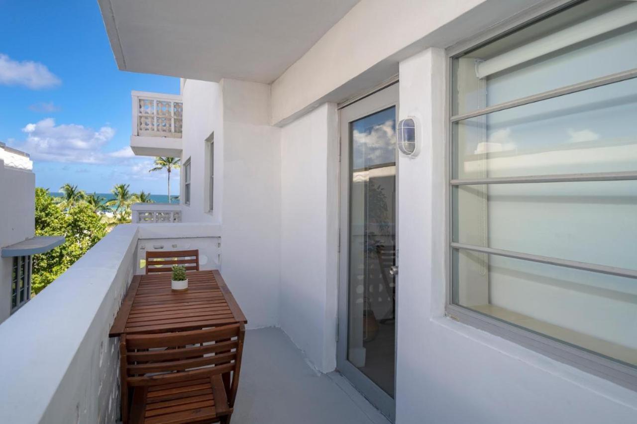 Strand Ocean Drive Suites マイアミビーチ エクステリア 写真