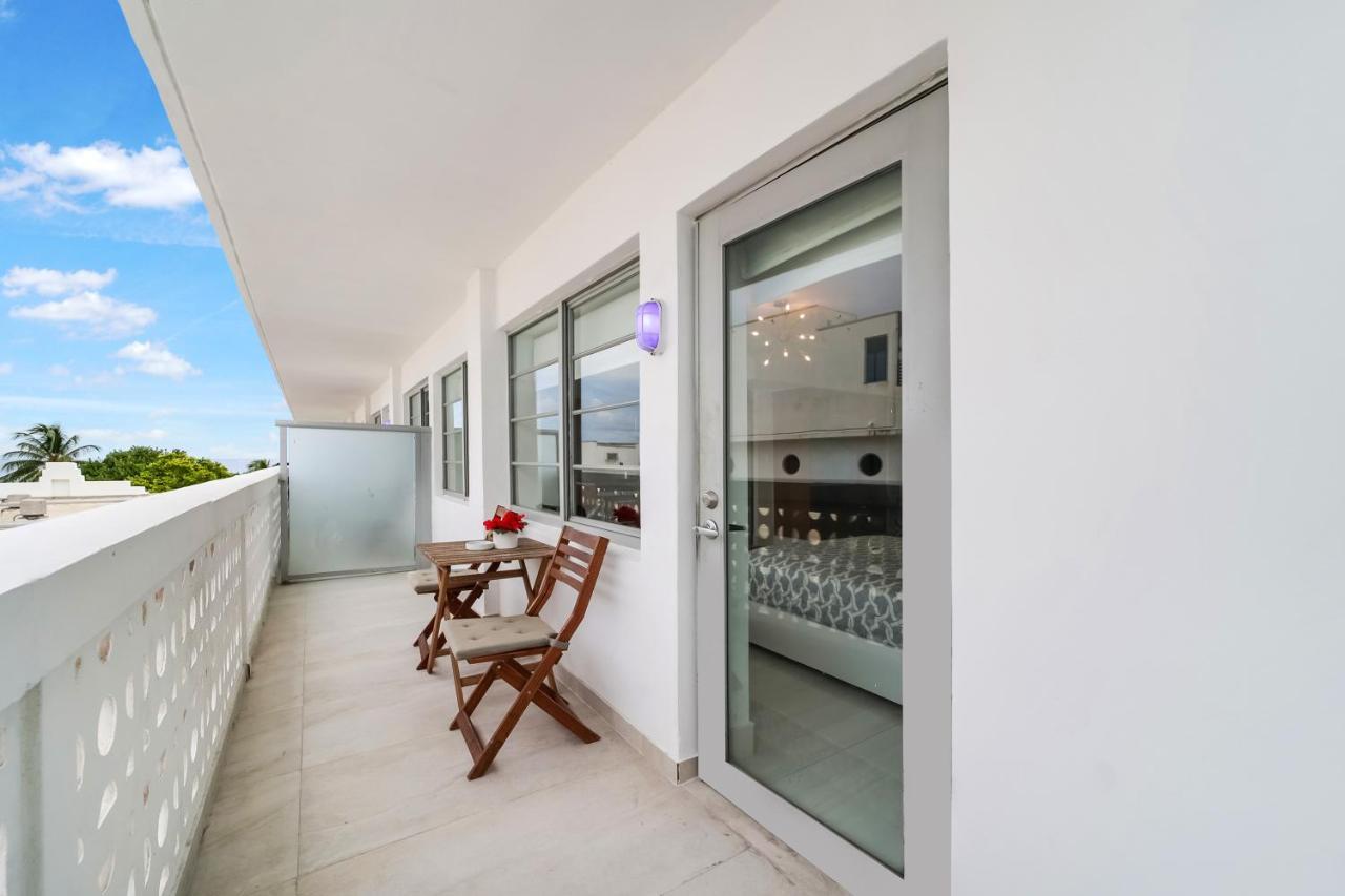 Strand Ocean Drive Suites マイアミビーチ エクステリア 写真