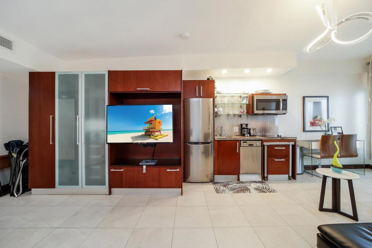 Strand Ocean Drive Suites マイアミビーチ エクステリア 写真