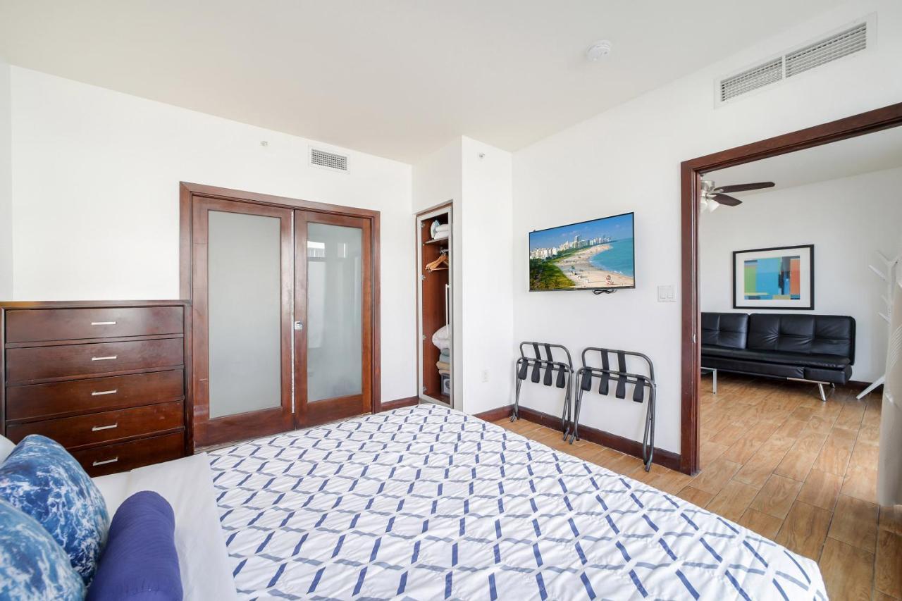 Strand Ocean Drive Suites マイアミビーチ エクステリア 写真