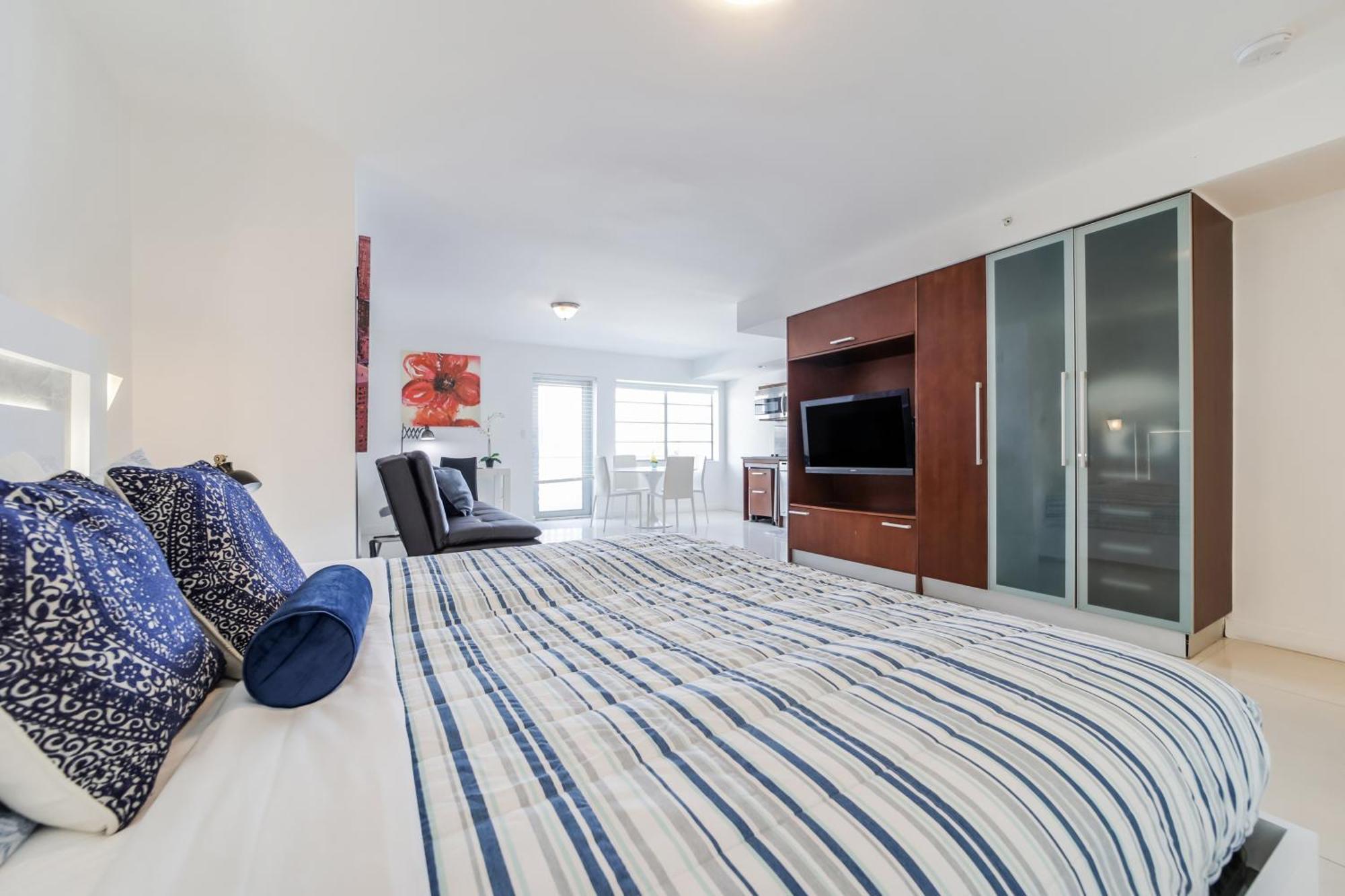 Strand Ocean Drive Suites マイアミビーチ エクステリア 写真