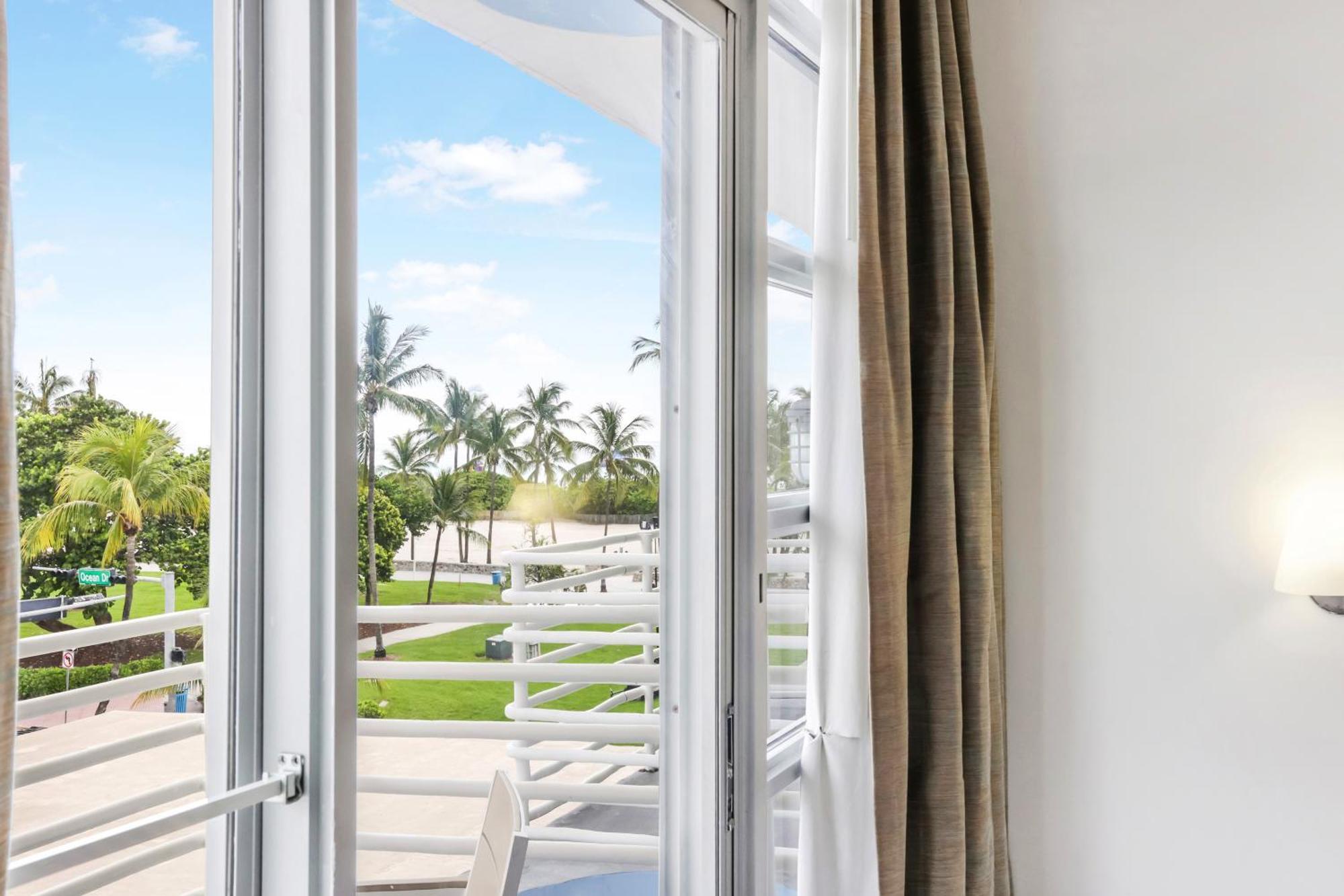 Strand Ocean Drive Suites マイアミビーチ 部屋 写真